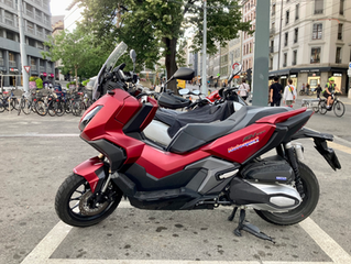 Mobilité urbaine vs plaisir de la moto. 