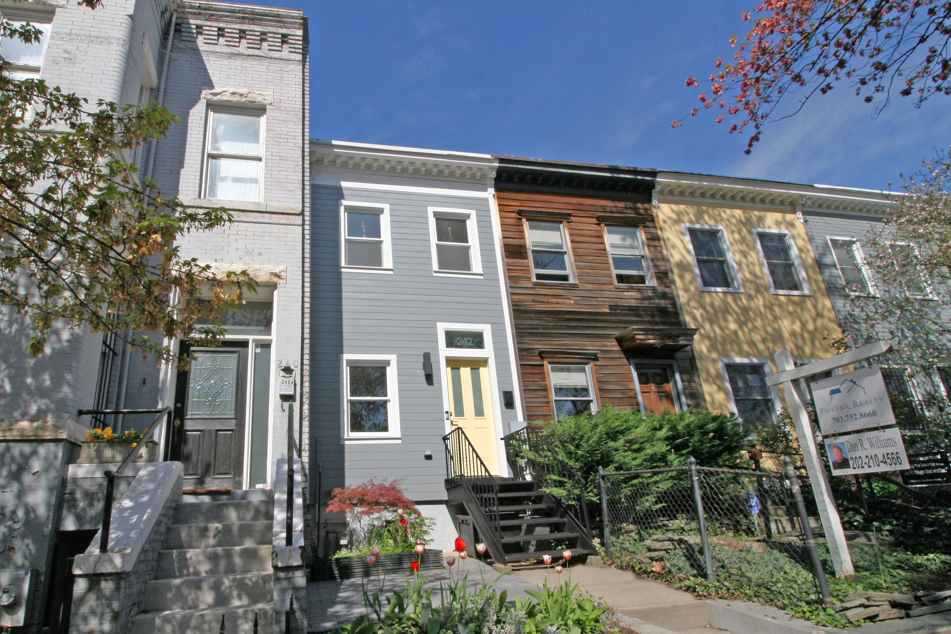 Photo :: Renovated Facade