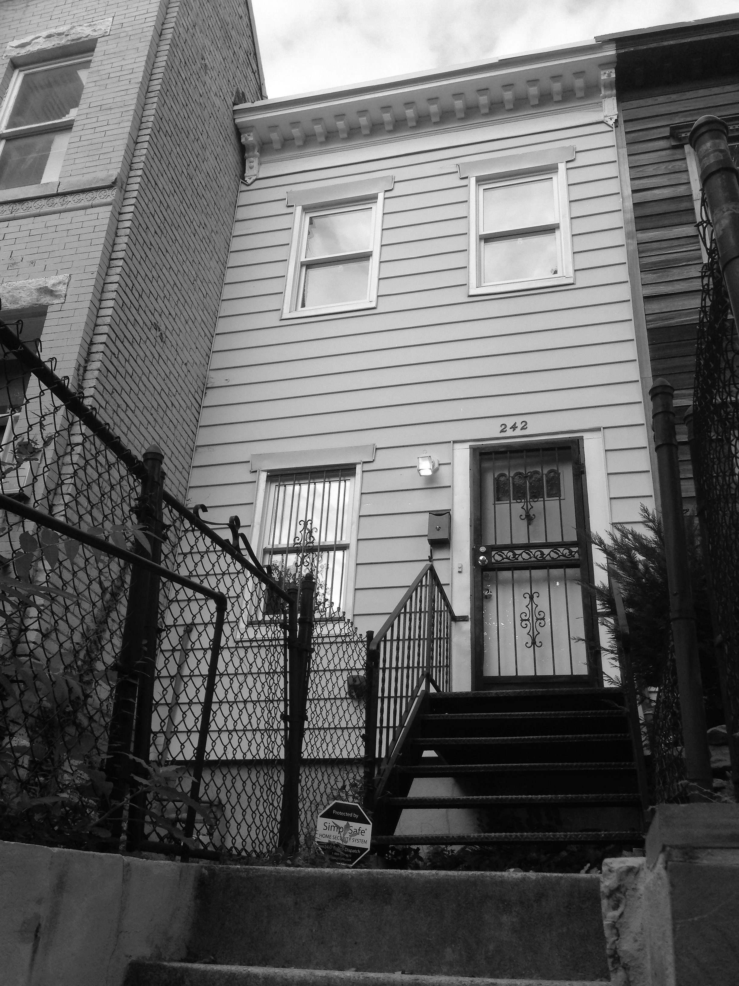 Photo :: Existing Facade