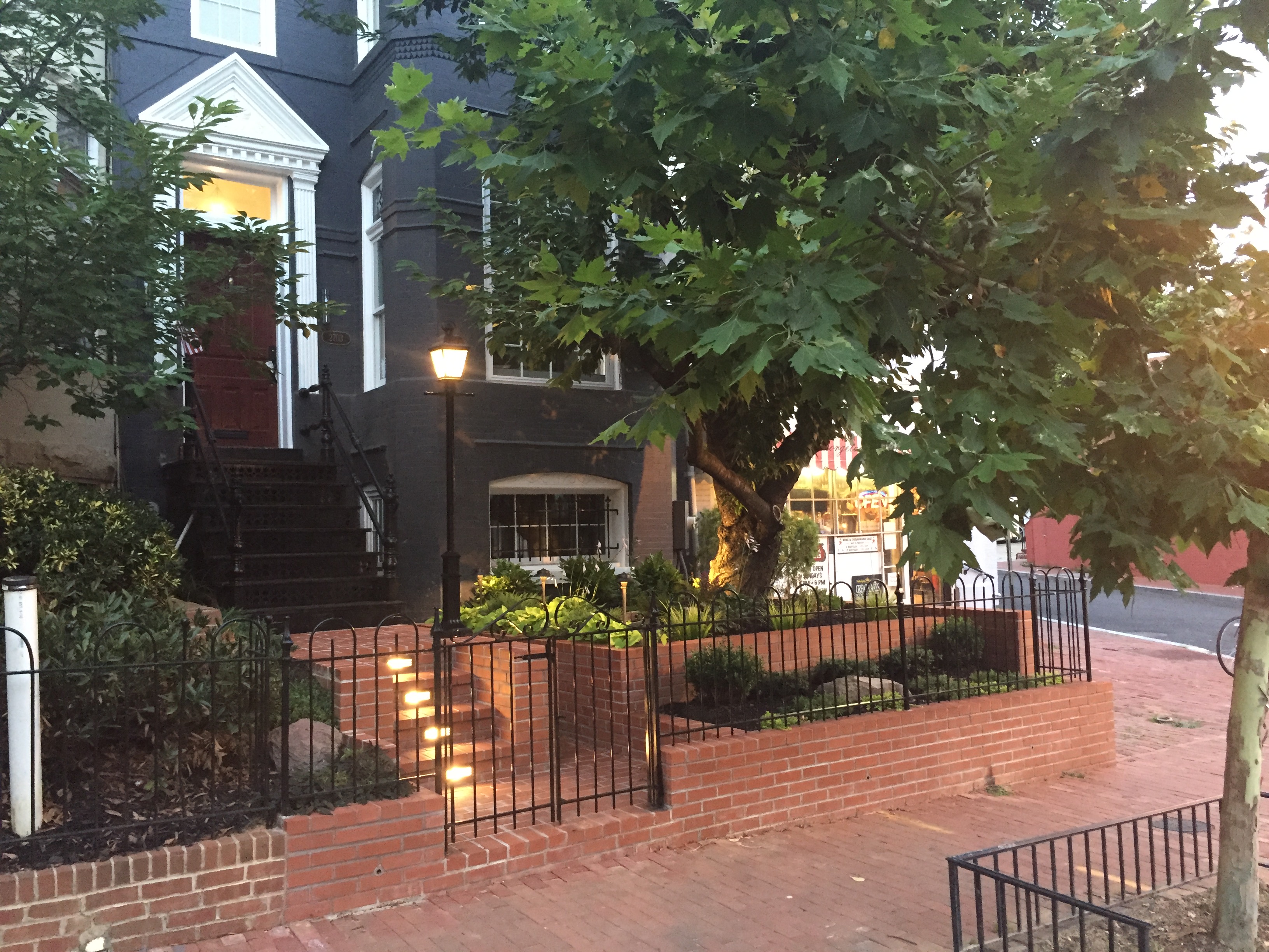 Photo :: Street Elevation