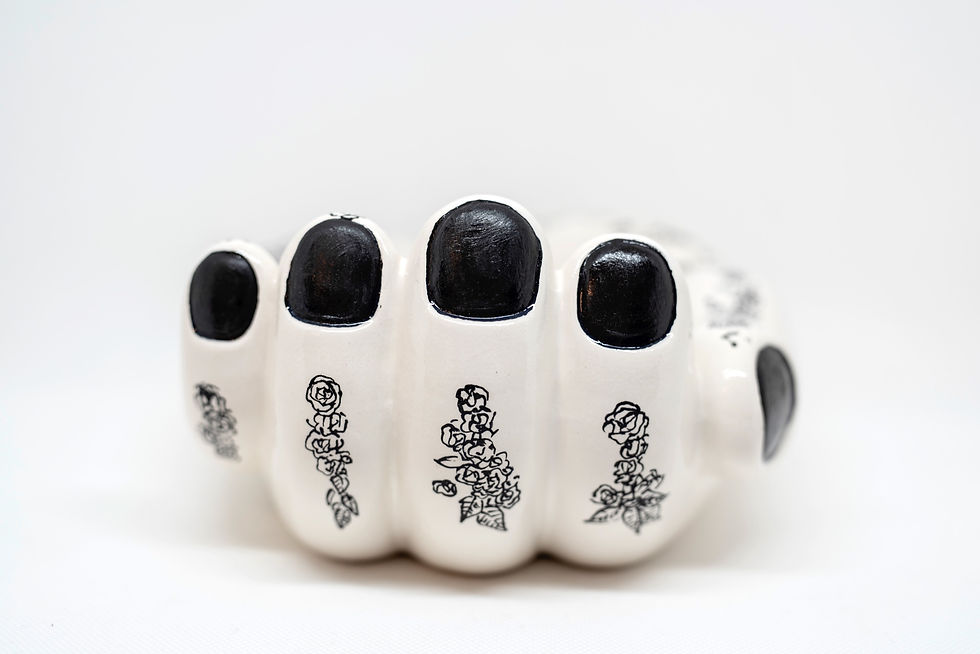 Thumbnail: Amour Hand