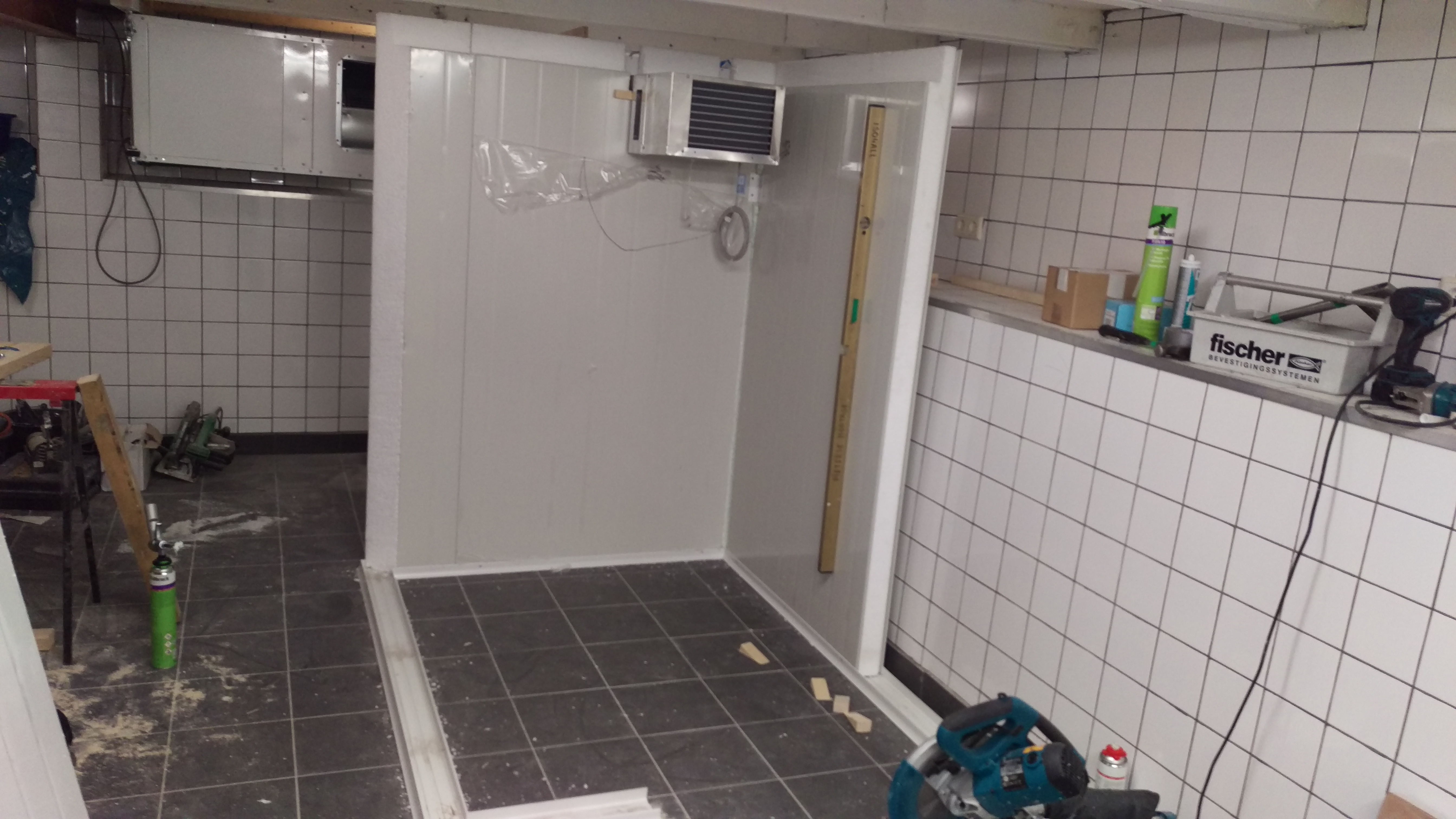 Koelcel in aanbouw