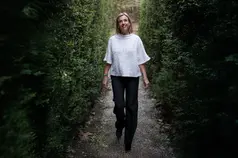 Photographie d'une femme dans la nature