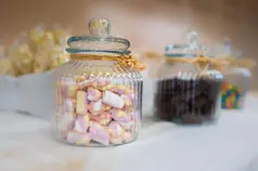 Photo du décors d'une table d'un mariage ou d'un baptême