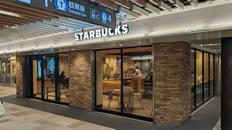 吉野家の前にあるスターバックス