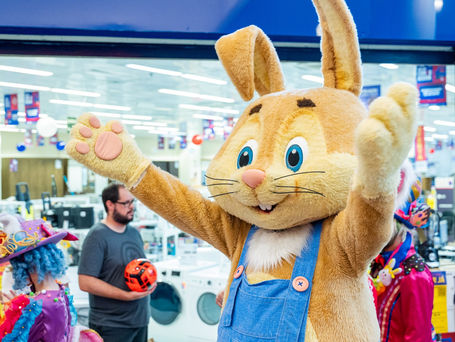 Páscoa no Catuaí tem campanha com a Dengo Chocolates, caça aos ovos e fotos com o coelho