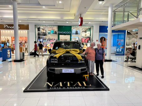 Professora aposentada vencedora do sorteio do Shopping Curitiba
