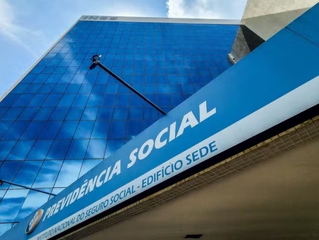 Governo suspende descontos no INSS e promete ressarcir aposentados