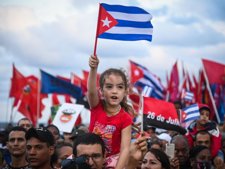 Mais de 500 mil cubanos marcham em Havana pelo fim do bloqueio dos EUA