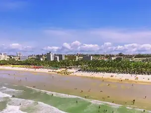vista aérea da praia do futuro em fortaleza