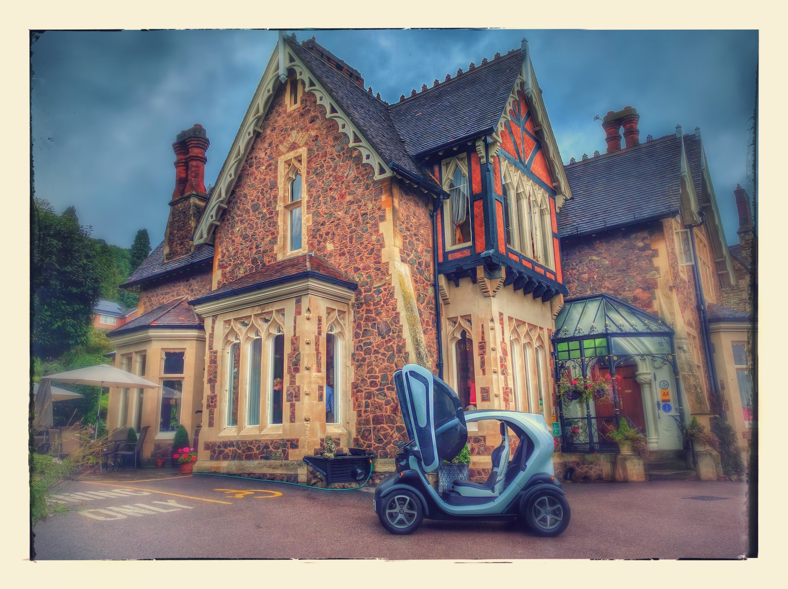Twizzy @ The Cotford Hotel