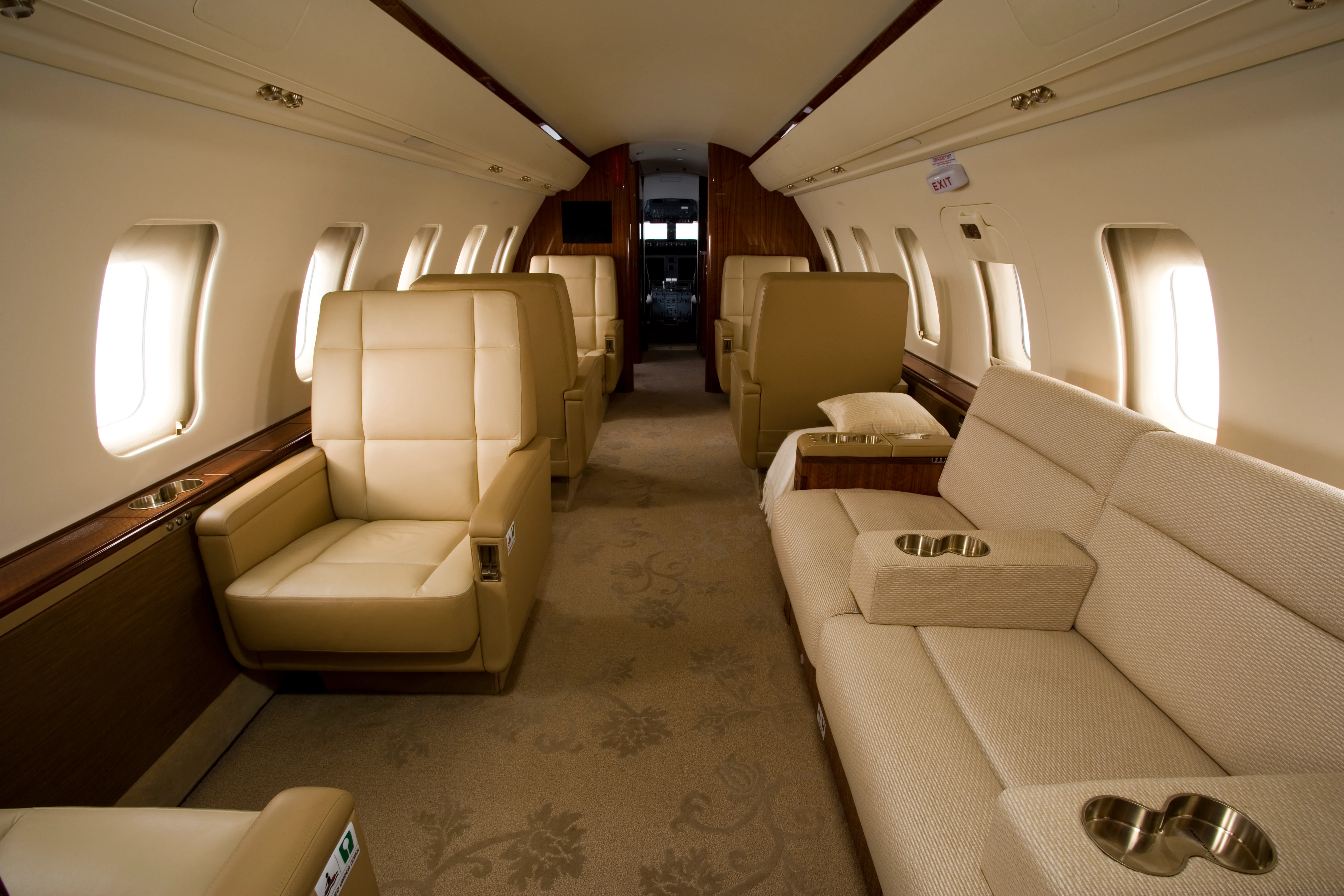 Bombardier Challenger 605 Interior Image