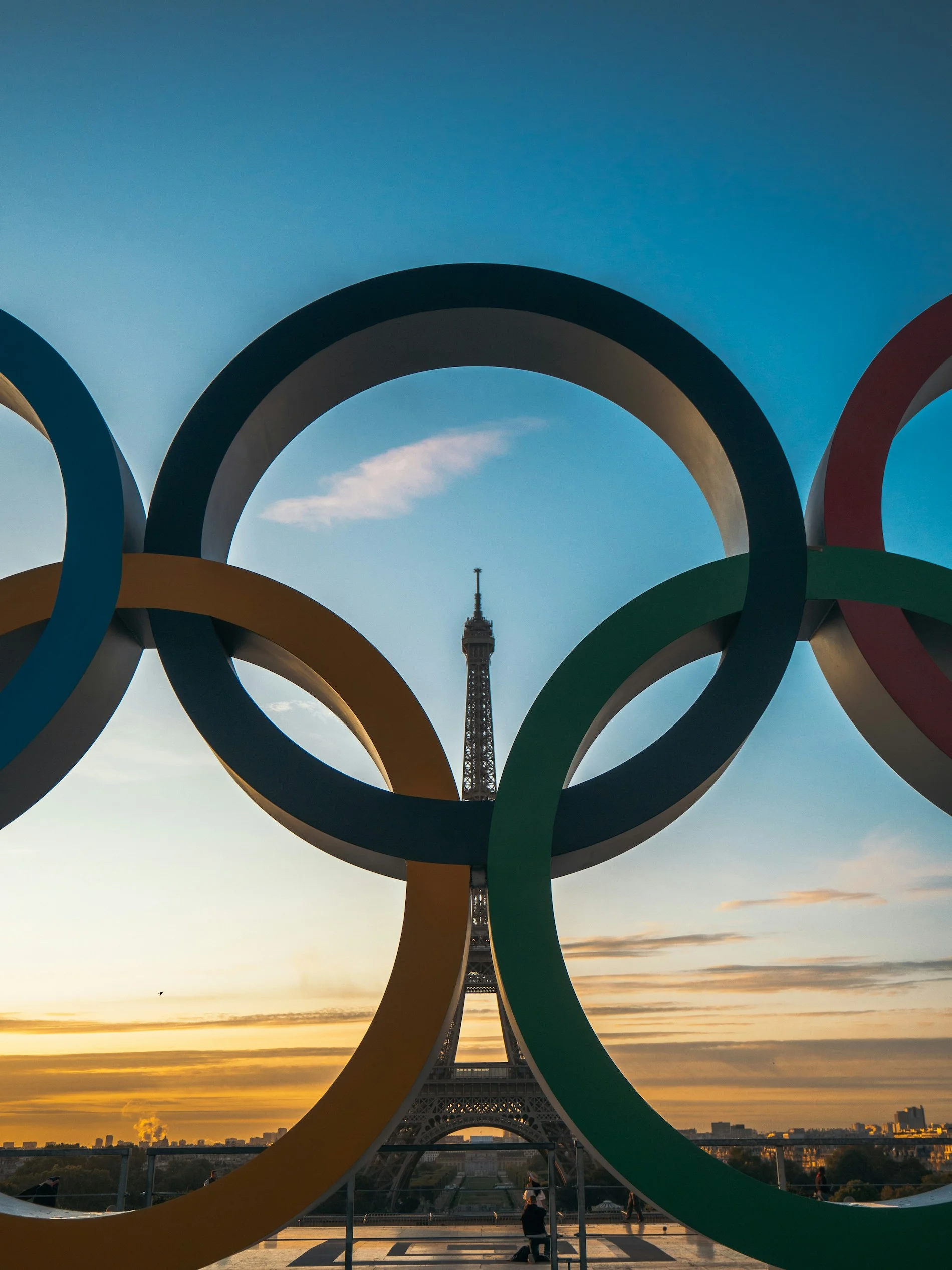 Olympic rings in front of the Eiffel Tower