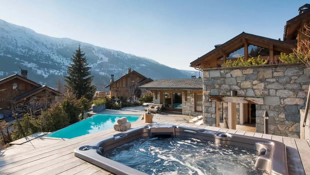 luxury_ski_chalet_mont_tremblant_meribel_luxury_ski_hot_tub