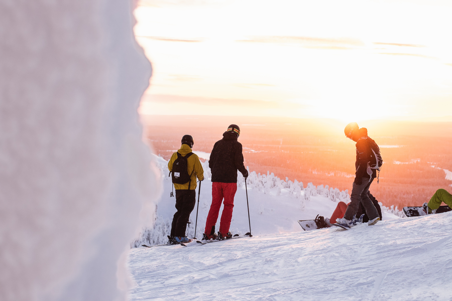 2 men skiing in Ruka, Finland