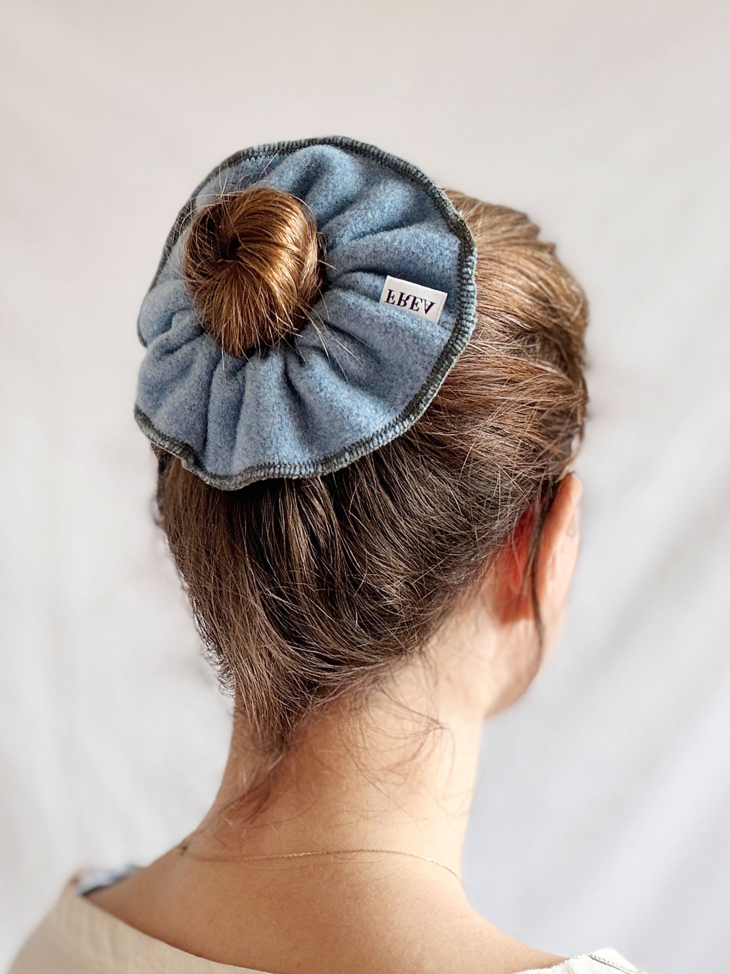 Contrast Edge Wool Scrunchie - Blue/Khaki | Frea Vintage