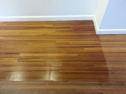 Vi_tilbyder_gulvslibning_og_udlægning_af_polish__og_sealer