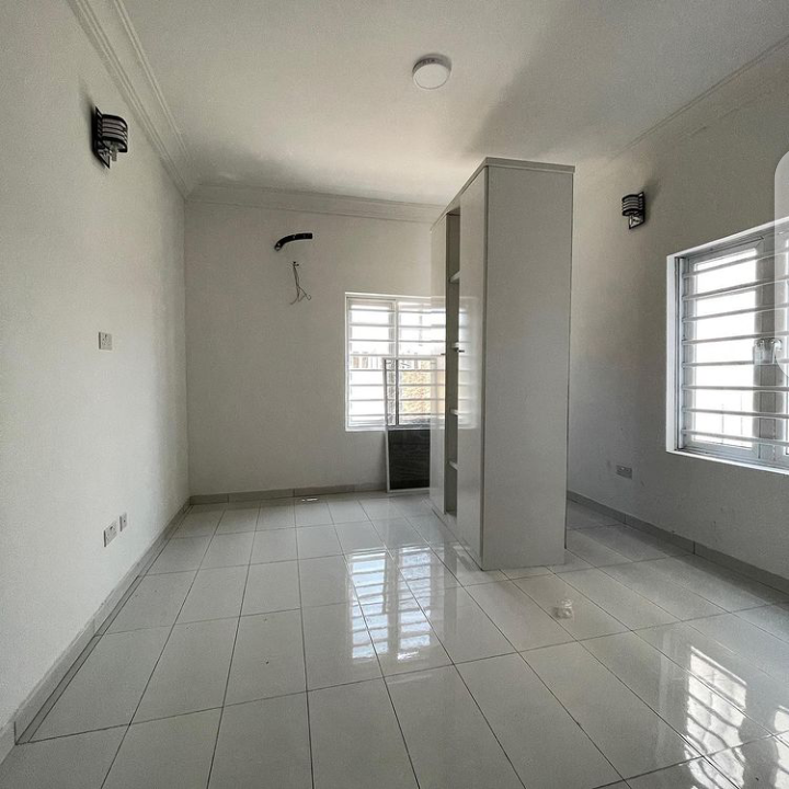 Thumbnail: 3bedroom apartment for sale 