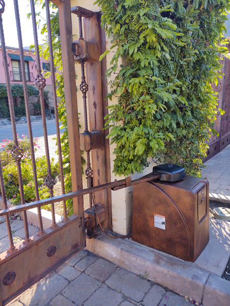 Rust Faux Finish on Gate Machine Utility Cover. After. (2)