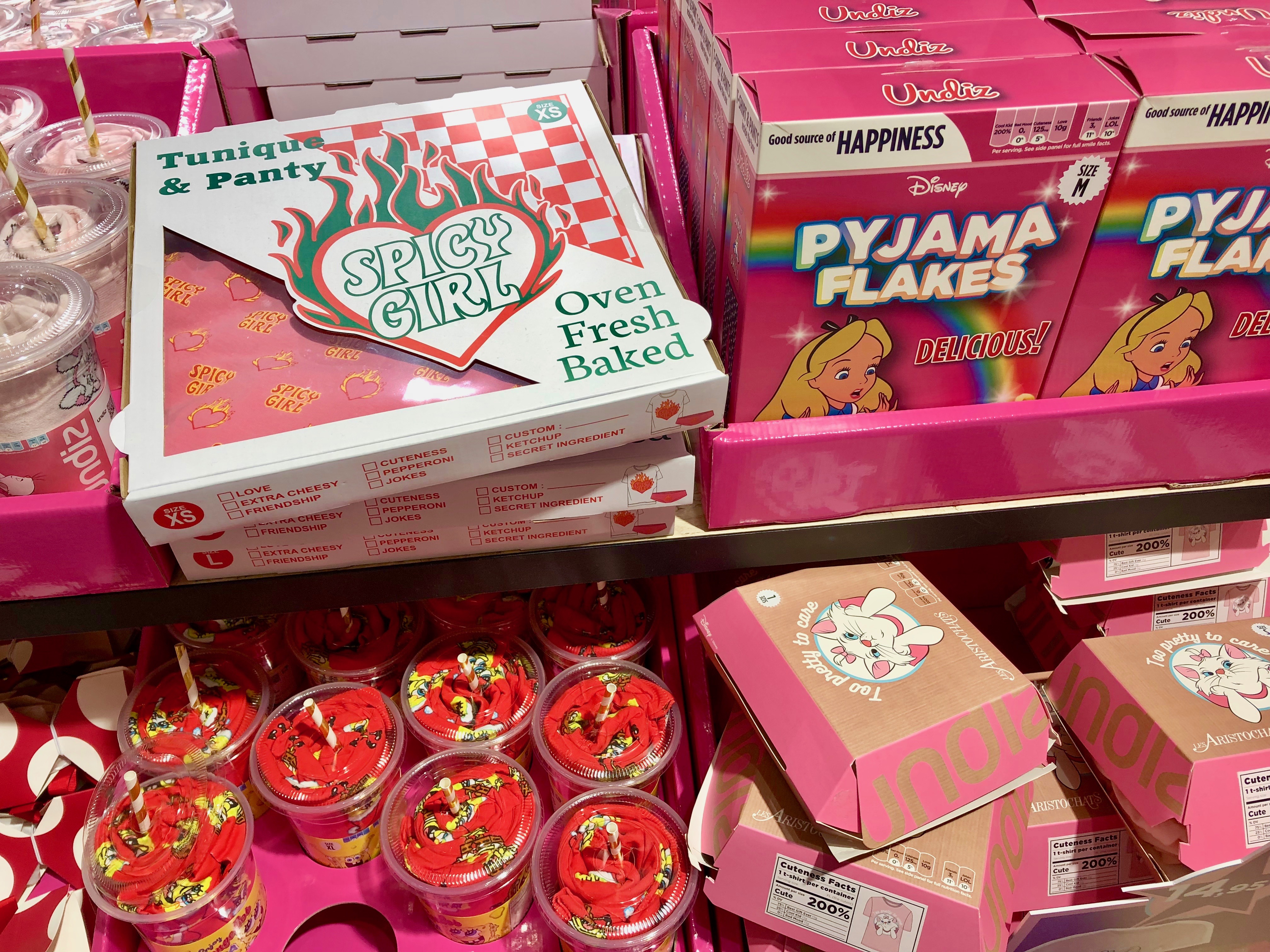 Packaging imprimé pour prêt-à-porter – univers visuel ludique et identifiable