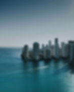 Skyline de Miami en bord de baie, symbole de stabilité pour créer une société aux États-Unis