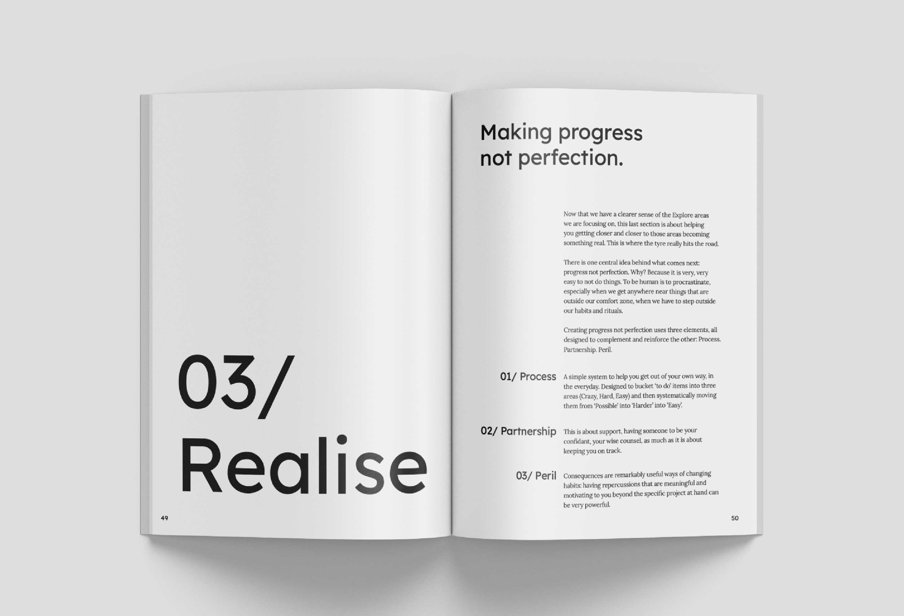 Double page intérieure – mise en page épurée et équilibrée pour workbook professionnel