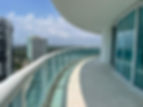 Panoramic view of Miami from the balcony of a high-end apartment, ideal for residential investment