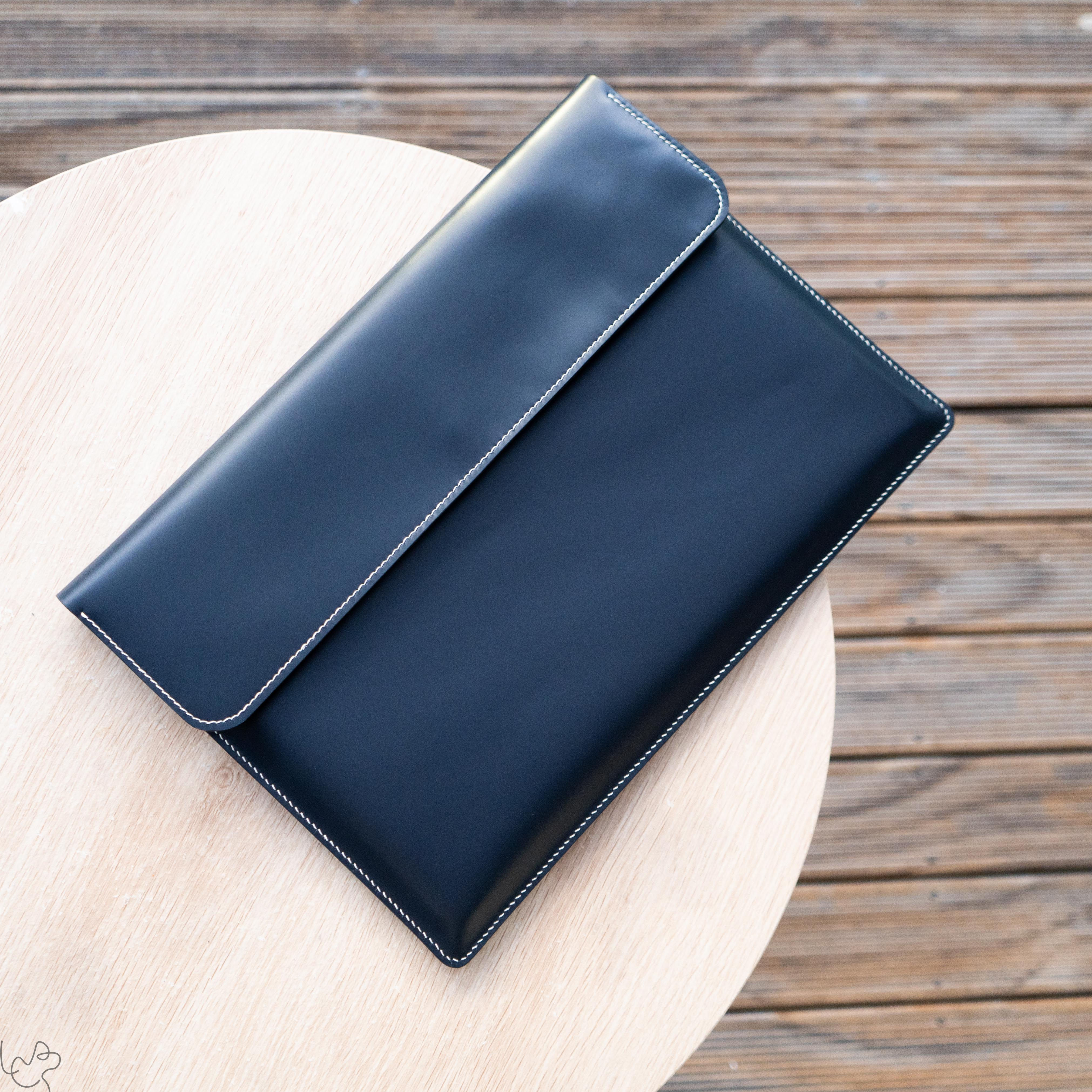 No.C06 - Handmade Leather Portfolio/Case Apple MacBook Air M2 13inch Midnight