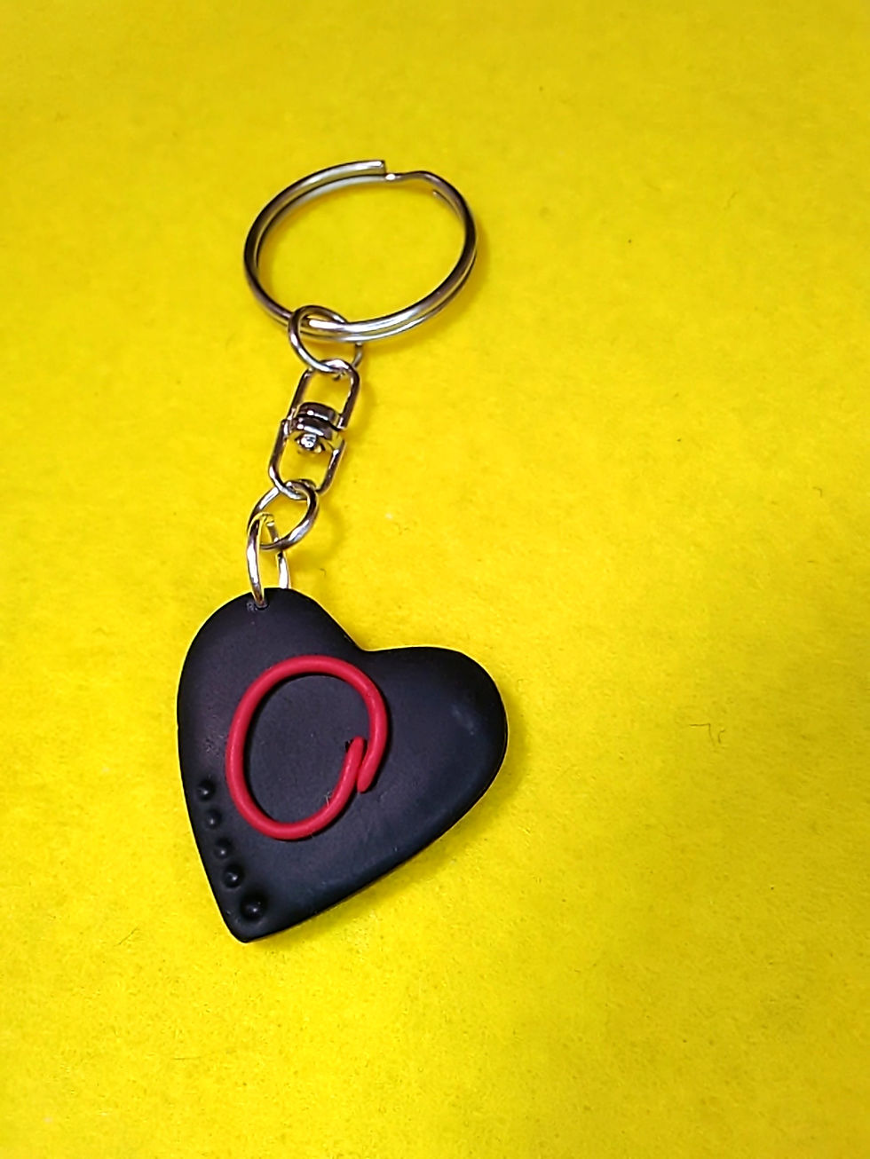 Miniature : porte-clés initiale rouge et coeur noir A-O