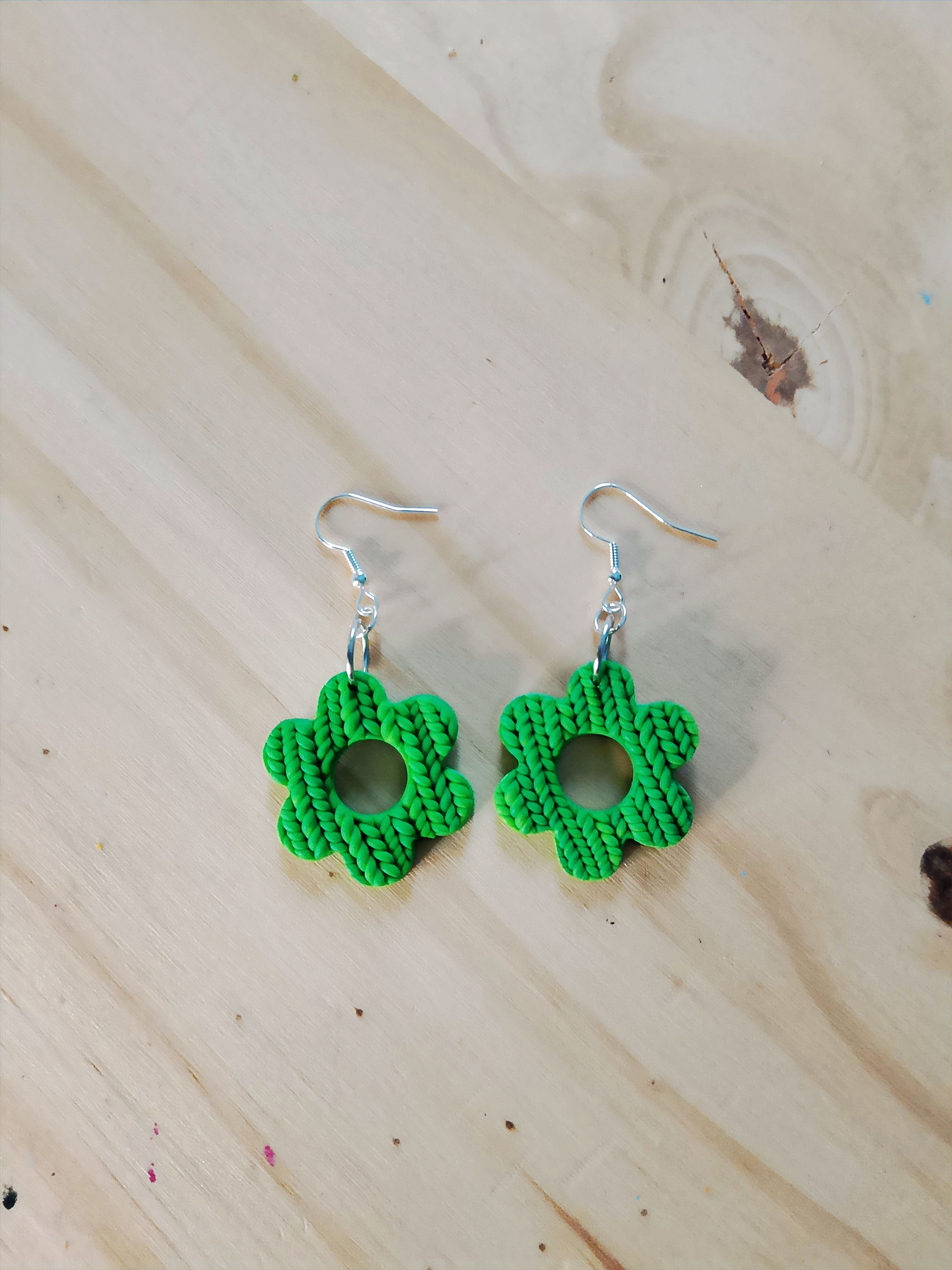 boucles d'oreille fleur tricotée verte