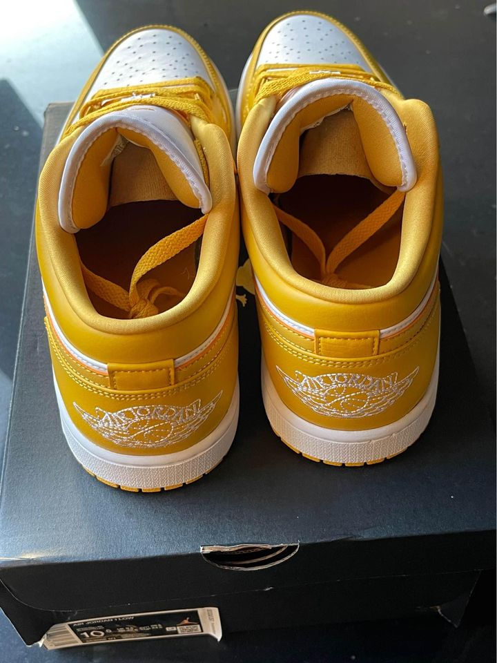 Thumbnail: Jordan Retro 1 Low ‘Pollen’ - Size 10.5