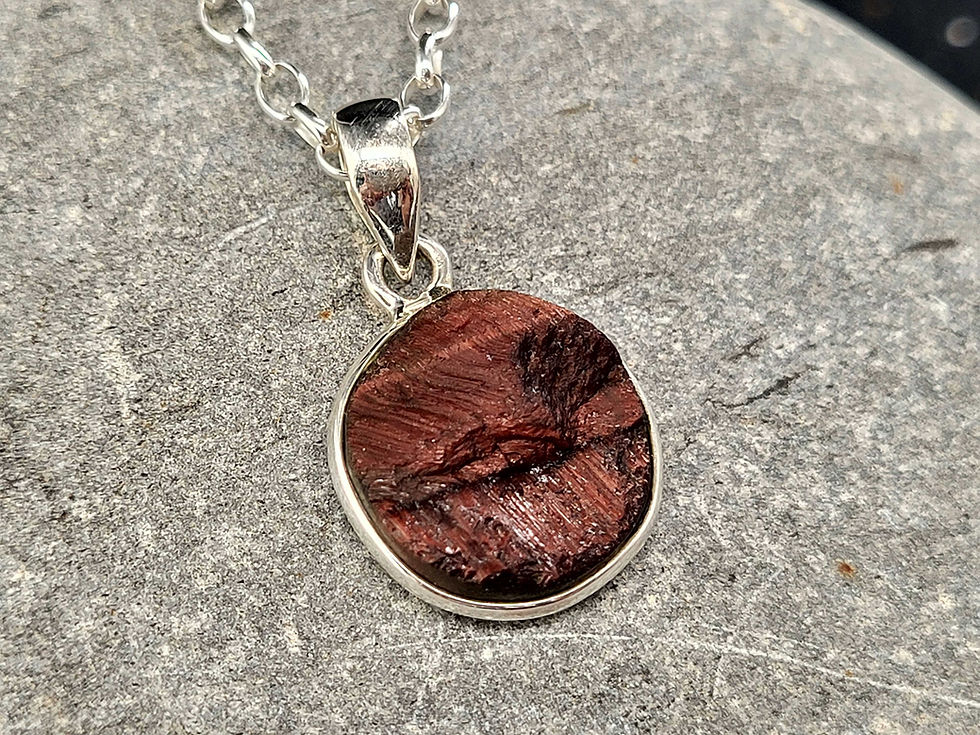 Miniaturbild: Tigerauge rot Rohstein Anhänger in 925er Silber gefasst