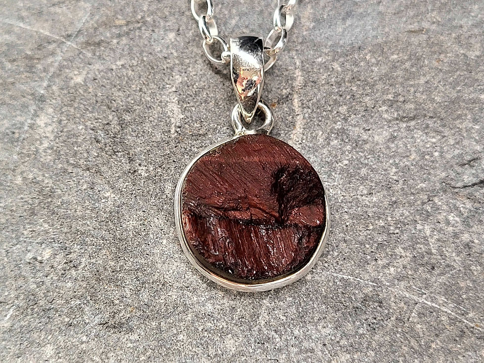 Miniaturbild: Tigerauge rot Rohstein Anhänger in 925er Silber gefasst