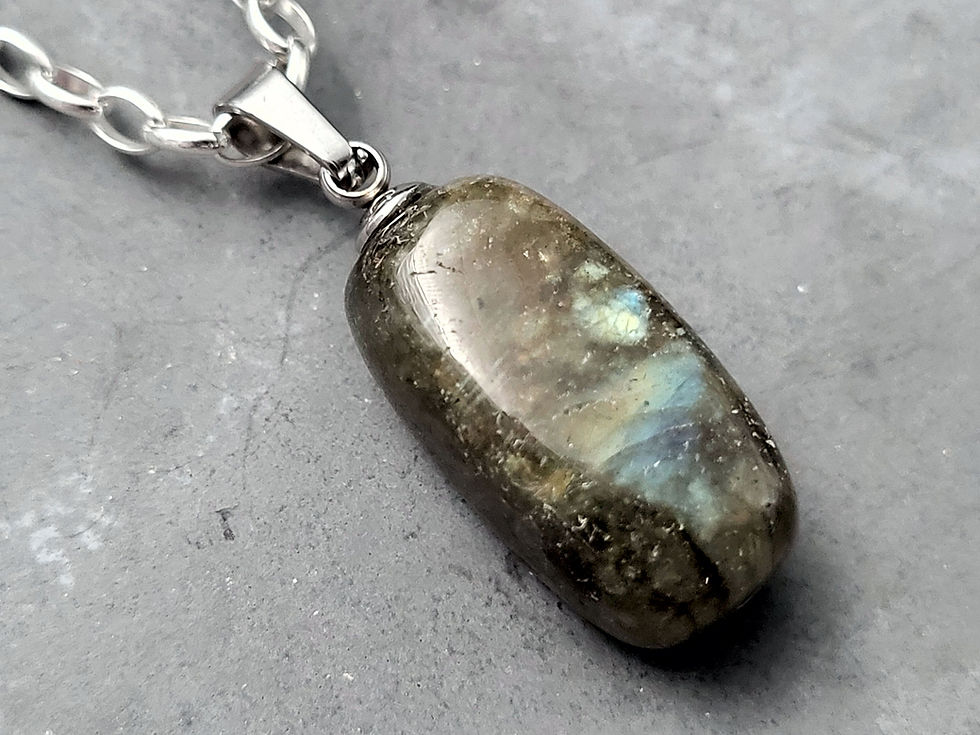 Miniaturbild: Labradotit Anhänger mit 925er Silberöse