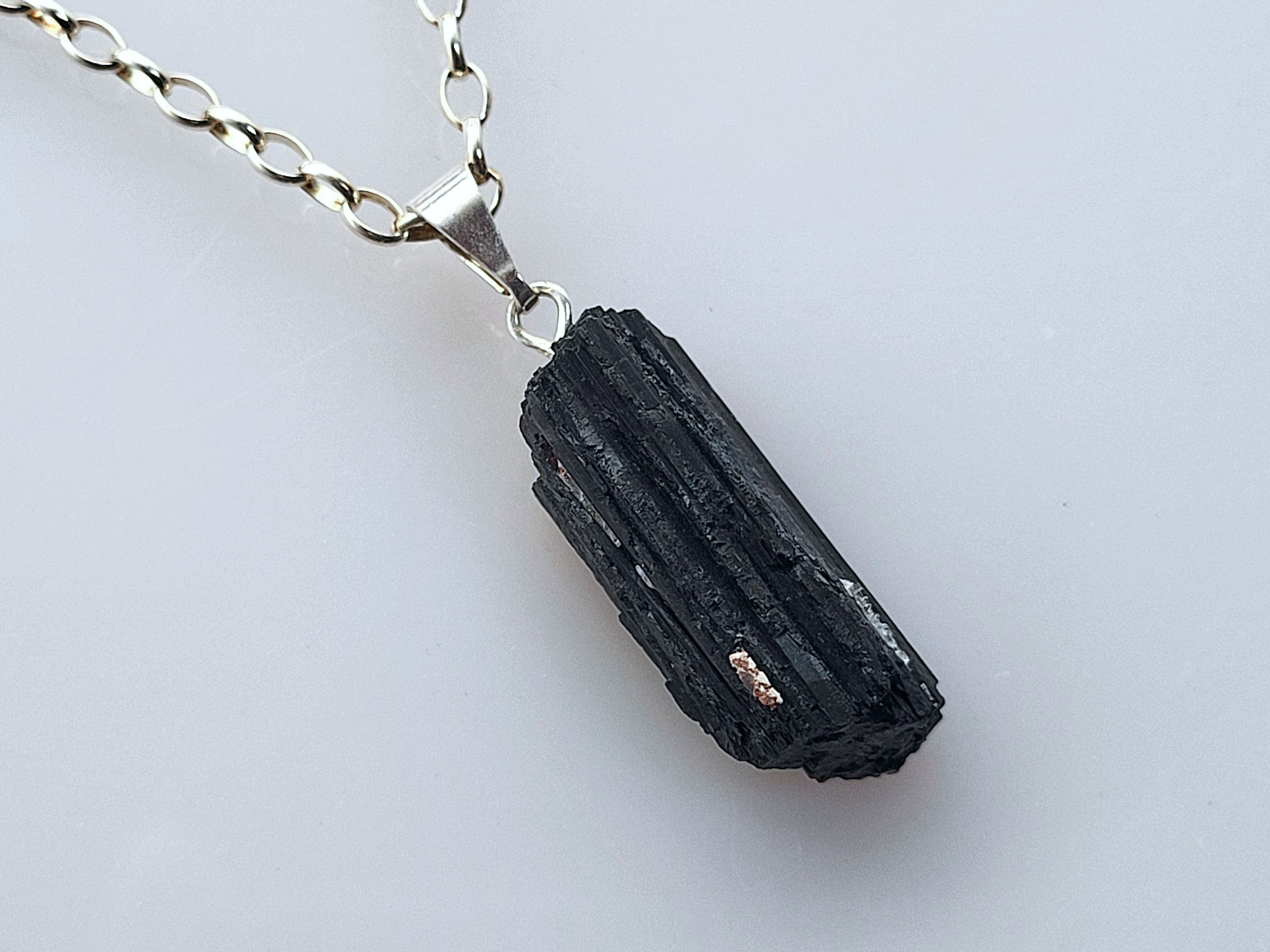 Schwarzer Turmalin/Schörl Anhänger mit 925er Silberöse, Rohstein