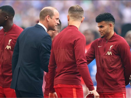 Saludo entre el príncipe Guillermo y Luis Díaz en la final de la FA Cup