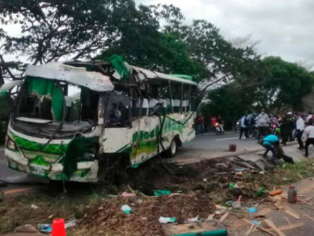 Las Autoridades buscan a un bebé y un hombre desaparecidos en accidente en Bolívar