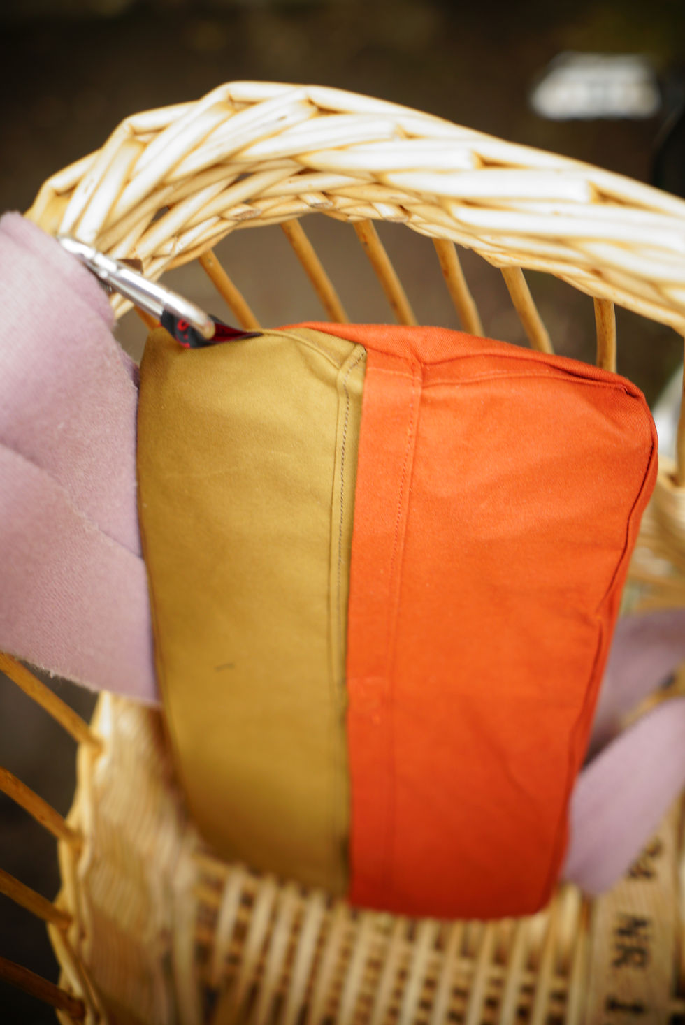 Thumbnail: Sustainable rain cover for the bike basket AMA