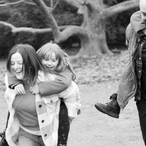 Images from a gorgeous relaxed family photoshoot session at Virginia Water Lake, Berkshire. 