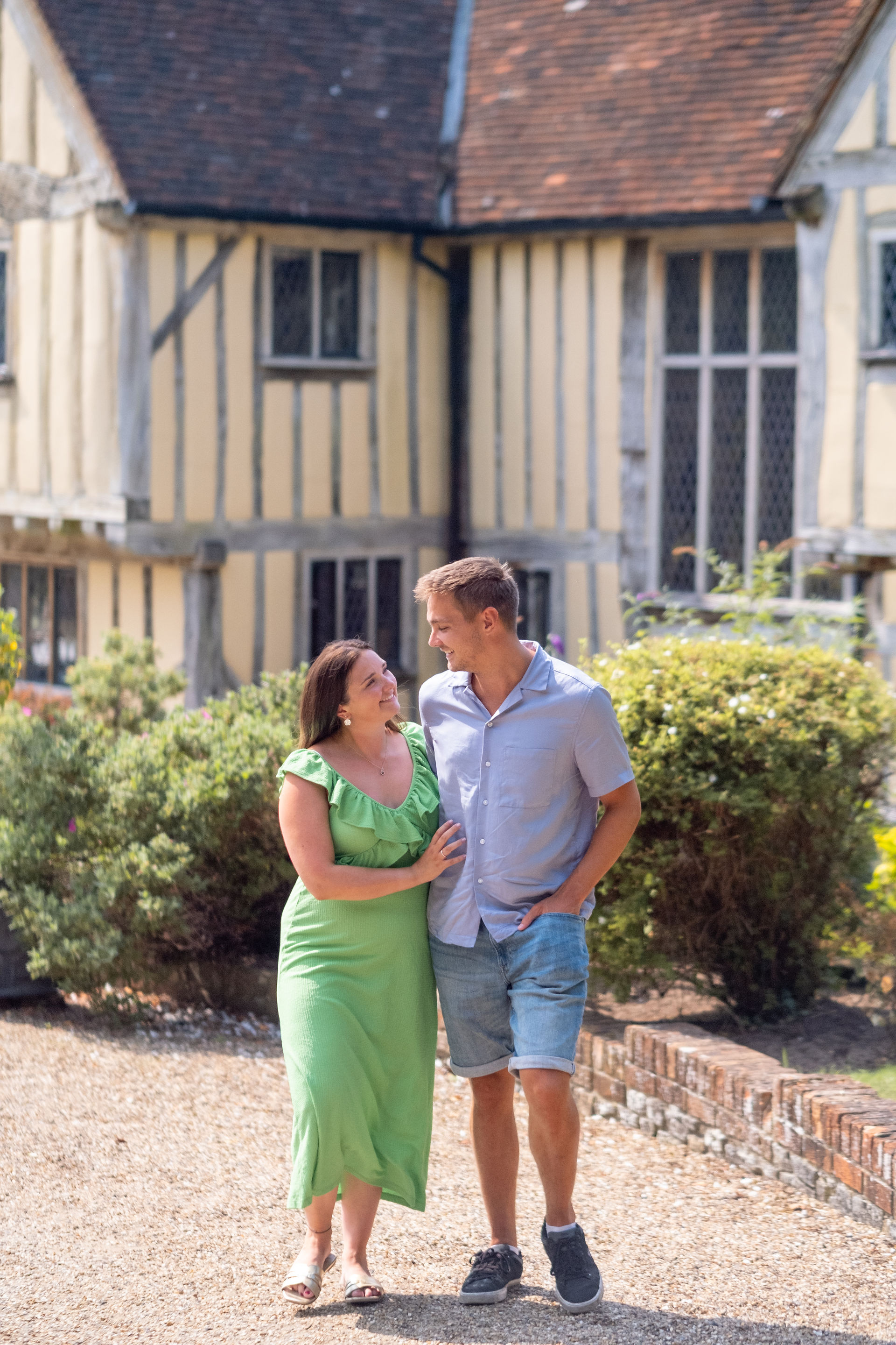 An engagment session at Cain Manor in Hampshire, Barn wedding, green & blue