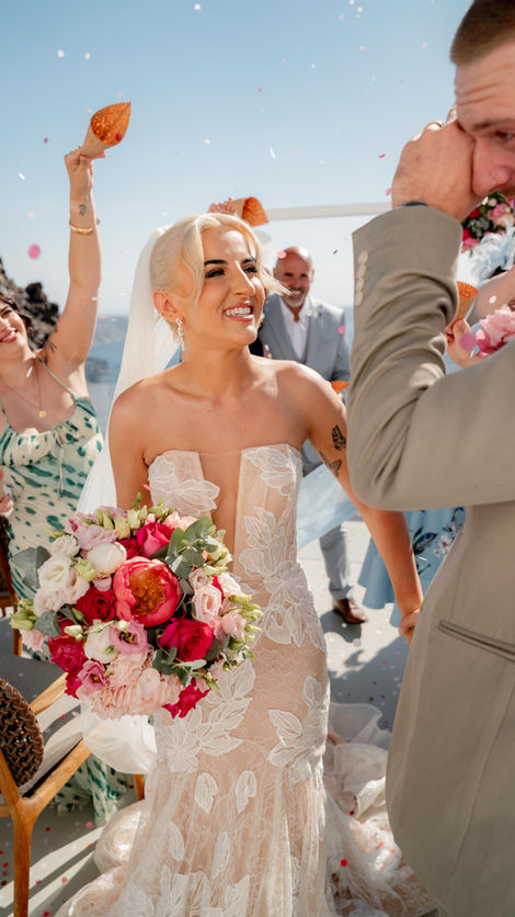 Bella & Keenan get married in Santorini, Pink flowers