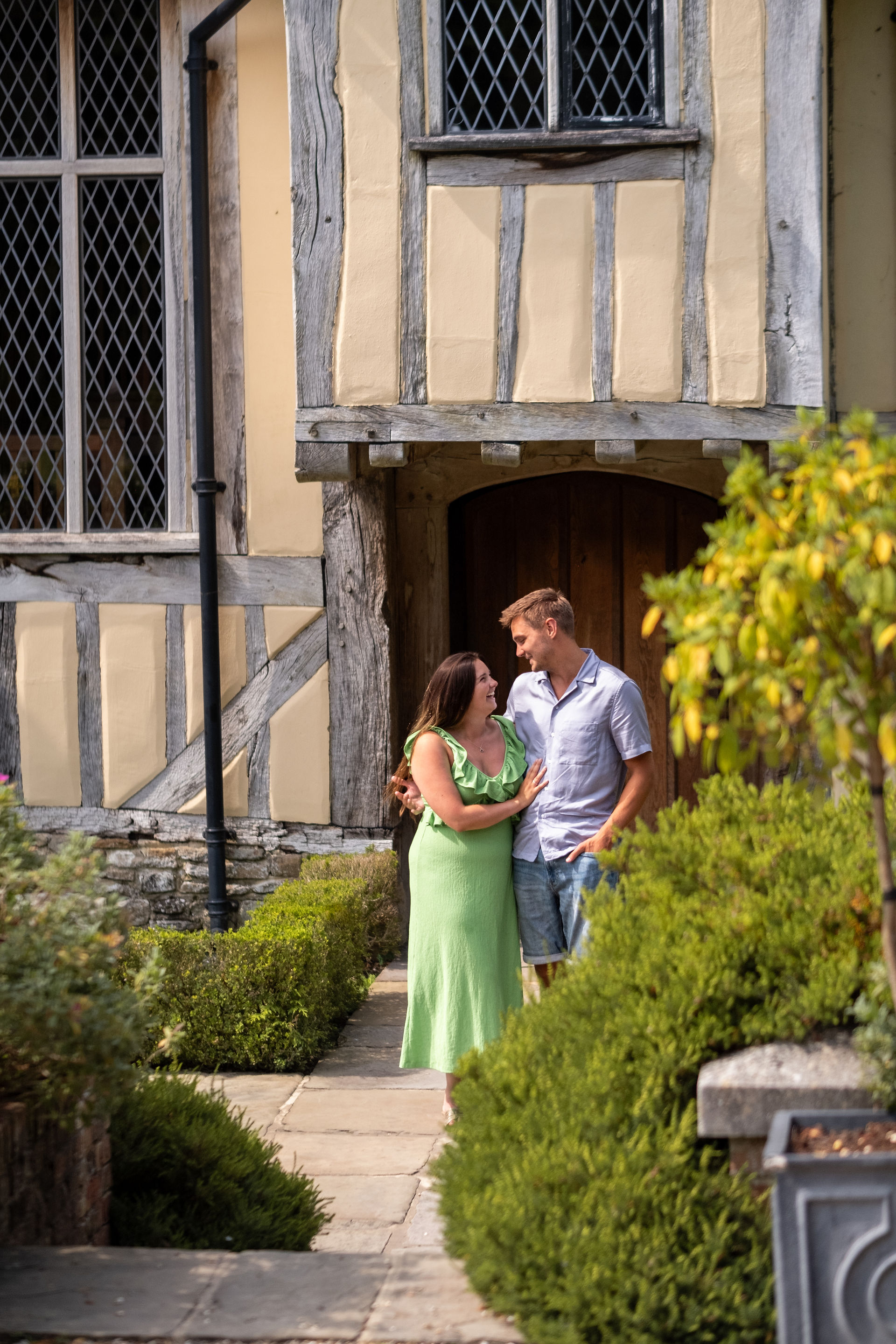 An engagment session at Cain Manor in Hampshire, Barn wedding, green & blue