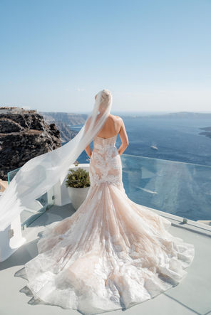 A bridal portait Wedding photography Cocoon Suites in Santorini, Imerovigli 