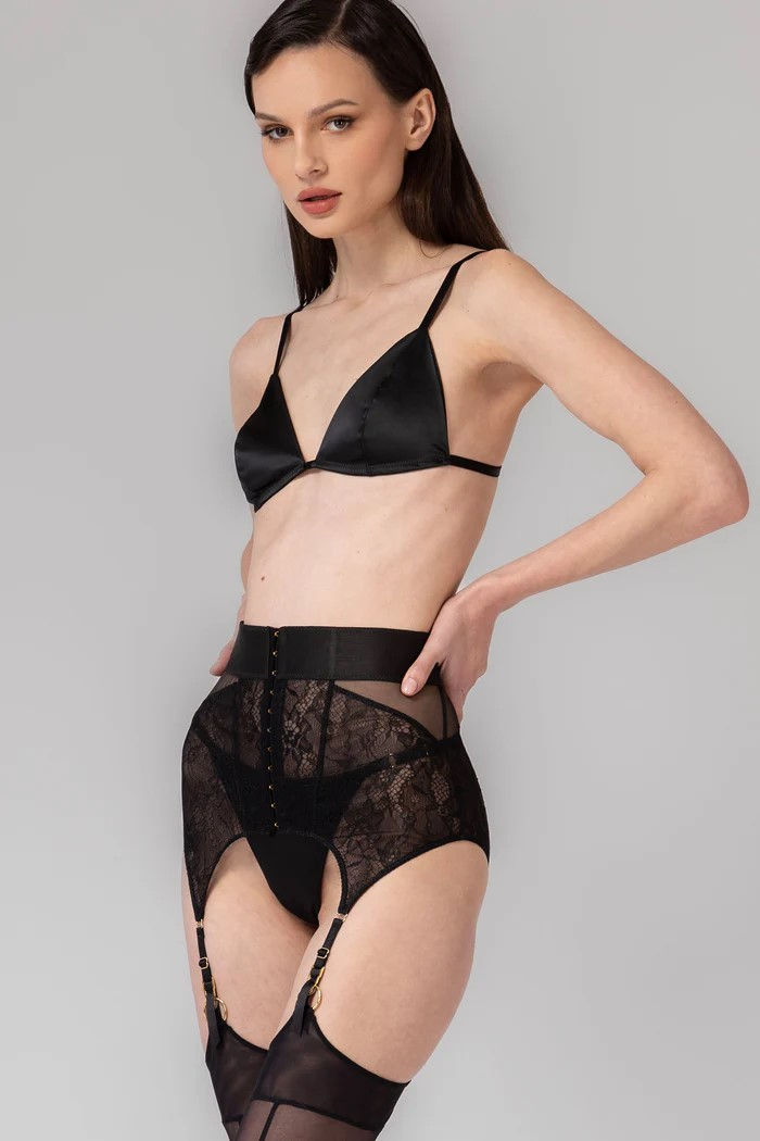 MURMUR Zest Lace Suspender in black, on model, side view
