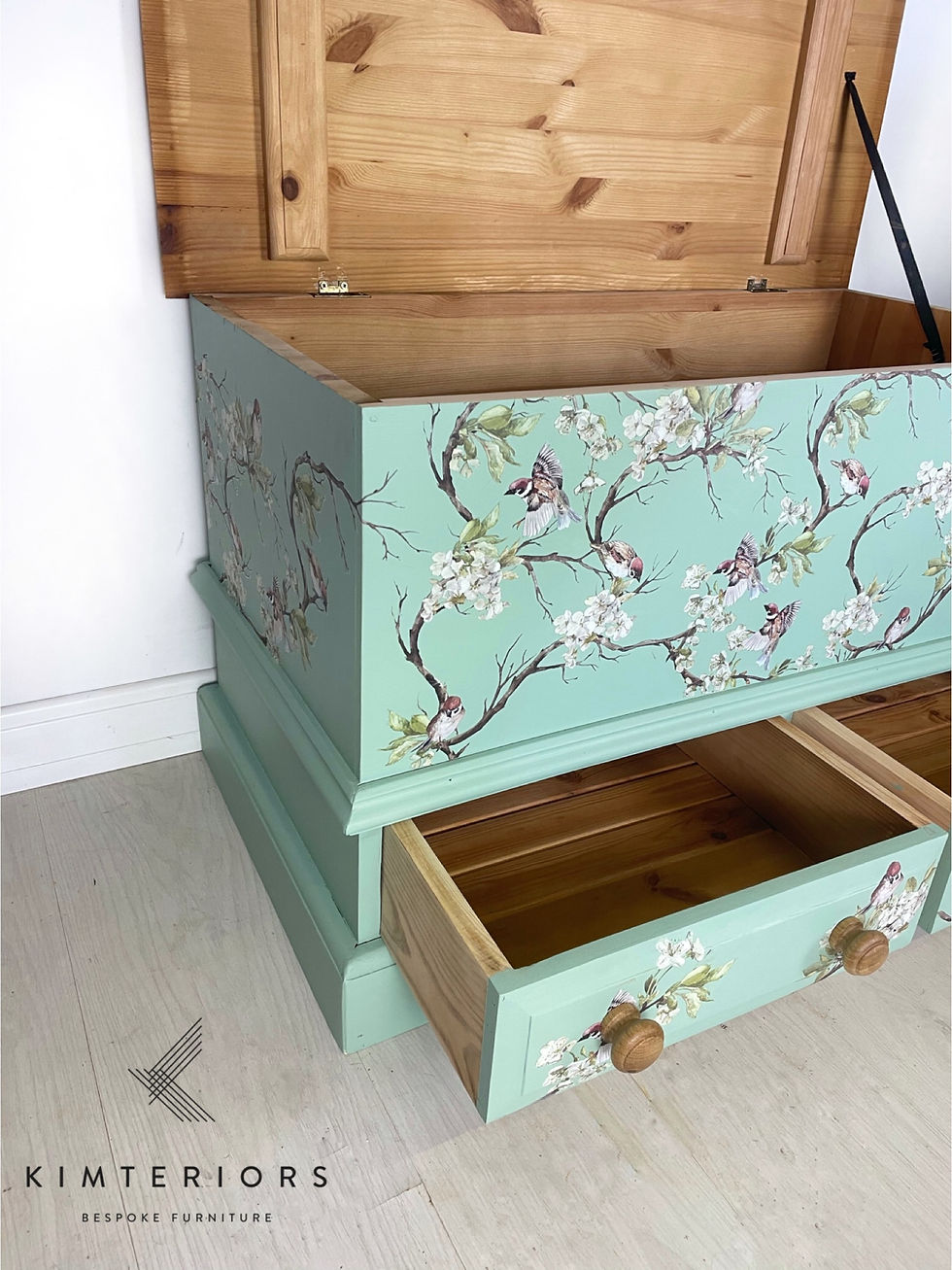 Thumbnail: Blossom Flight Green Blanket Box
