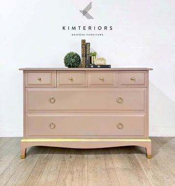 Stag furniture always looks good no matter what colour outfit you put on it and one of my favourites is blush pink and gold which is what we have beautifully dressed this chest of drawers in. 

 

Damask from the Fusion Mineral paint range is  a popular shade of pink and compliments the gold pigment tones beautifully. 

This spacious chest consists of 4 smaller drawers followed by two large deeper drawers. 


We have kept the original handles and given them a new lease of life with sprayed gold and finally the 4 legs have been dipped in matching gold paint to match the gold band that flows round the whole piece. 