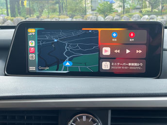 iPhoneを接続してアップルカープレイを使用。
マップで検索、案内が出来ますので地図情報が常に最新で渋滞情報もリアルタイムで出ますので便利です。