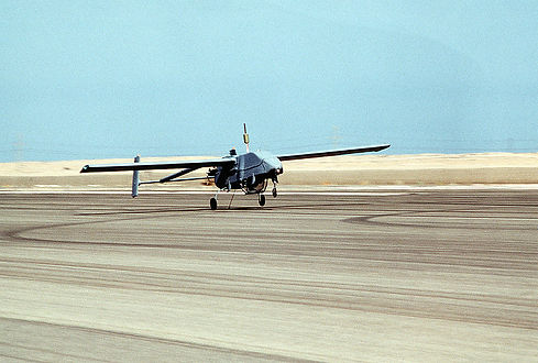 800px-RQ-2_Pioneer_touches_down_on_the_runway_1.jfif