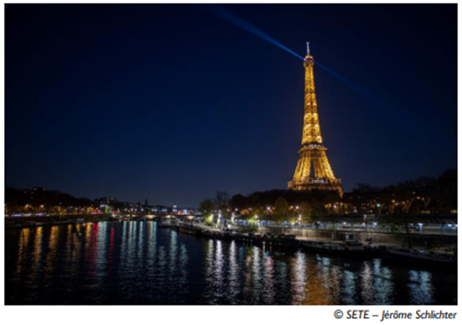 Tour Eiffel vue de nuit, toute illuminée