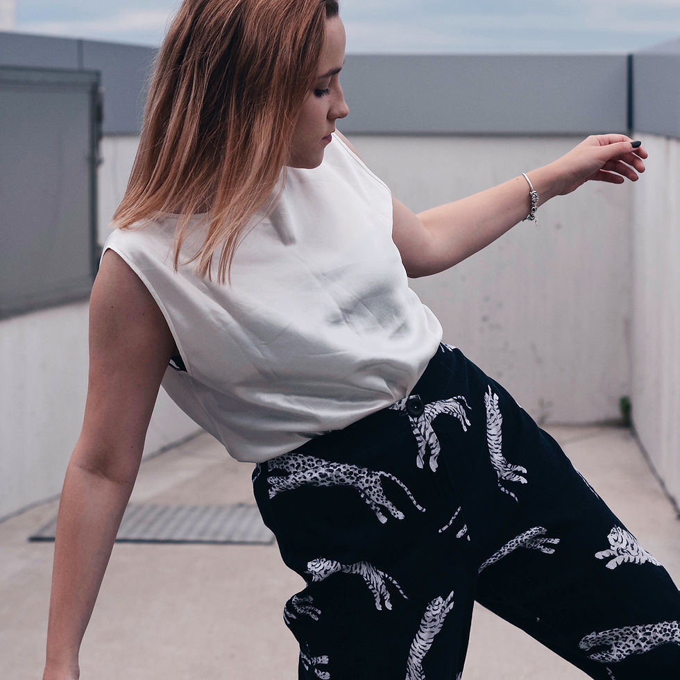 Thumbnail: Silky white top